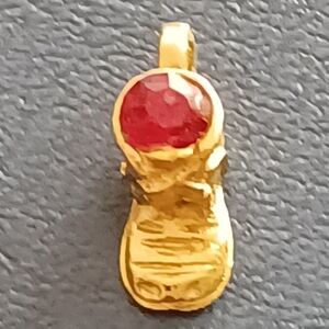 🛼JULY Gold birthstone booty charm